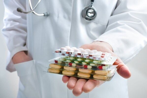 el médico sugiere antibióticos para la prostatitis