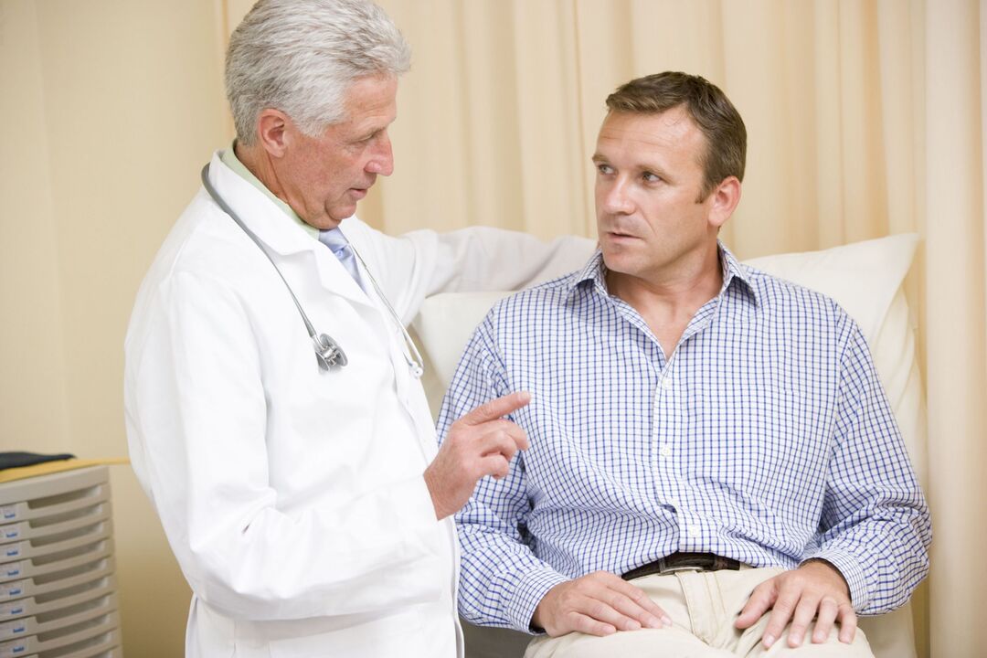 Los exámenes y consultas con un médico ayudarán al hombre a diagnosticar y tratar la prostatitis de manera oportuna. 