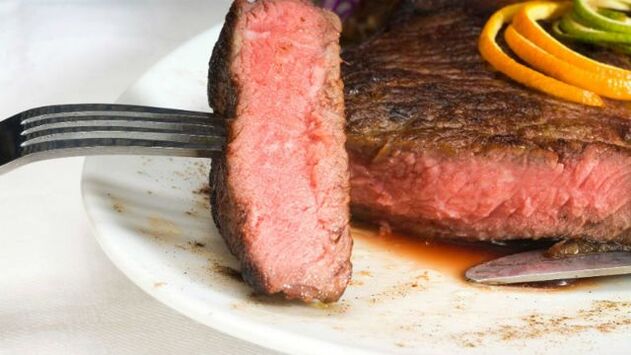 La carne frita está contraindicada para la prostatitis. 